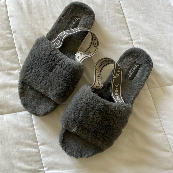 Kookaburra fuzzy slides with straps - Picture 1 of 2